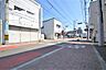 周辺：マンション前面道路
