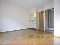 京都市営烏丸線 北大路駅 バス9分 建勲神社前下車 徒歩5分の賃貸アパート 1階ワンルームのリビング/ダイニング