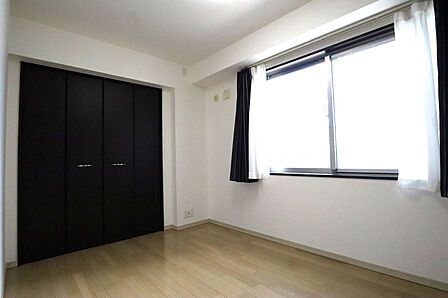 洋室5.5帖　趣味部屋・お子様部屋などご自由に使用できますね♪