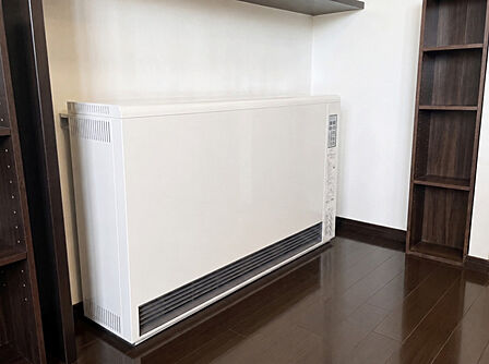 寒い冬もぽかぽか快適に過ごせる、蓄熱電気式暖房機♪※画像の一部を家具消し加工しています
