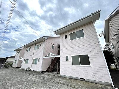 外観：小田急多摩線「栗平」駅まで徒歩3分！便利な立地の2階建てアパートです☆通勤通学はもちろん、お買い物やお出かけにもGood☆