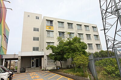 外観：4階建てマンション