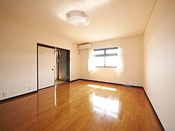 ロイヤルマンション 302 3階2LDKのリビング/ダイニング