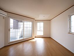 ロイヤルタウンD 203 2階2LDKのリビング/ダイニング