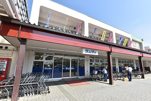 スーパー「サンディ北坂戸店まで696ｍ」