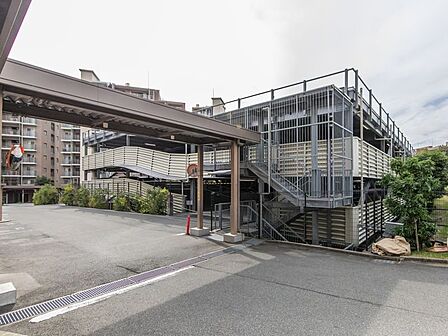 【駐車場】広々とした立体駐車場!