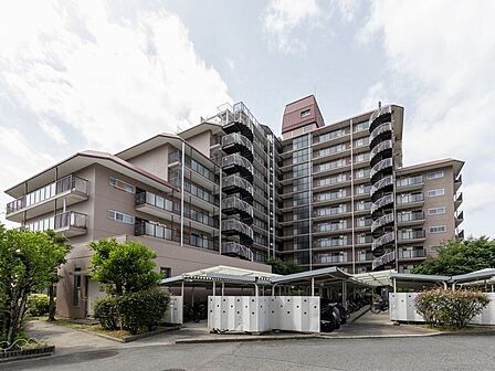 【現地写真】大阪モノレール本線「山田」駅徒歩9分!阪急千里線「山田」駅からは徒歩12分と、2沿線のご利用も可能です。