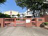 周辺：春田小学校まで　626m　徒歩約8分●みんなとつくる楽しい授業を通して自他を大切に、夢や希望に向かって生きる子どもたちの育成を目標にしているそうです