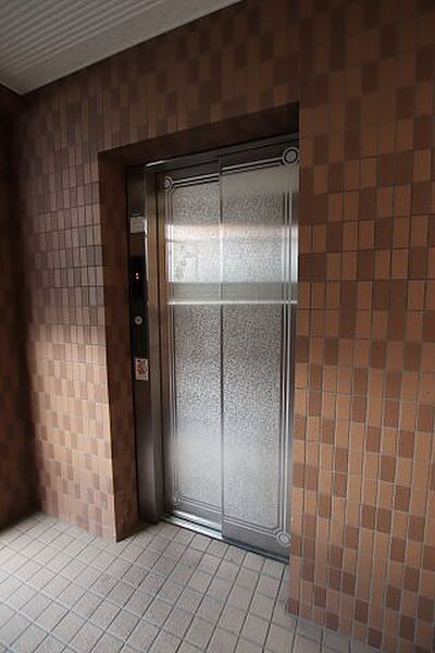 画像6:エレベーター