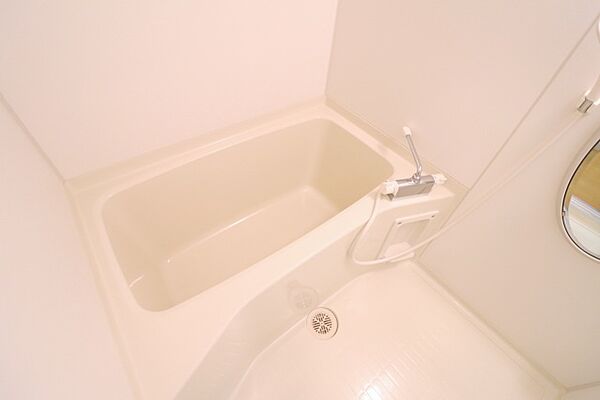 画像5:浴室乾燥機付バスルーム