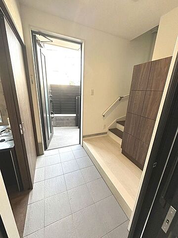 玄関 足立区東伊興4丁目