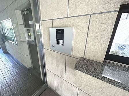 時代に即した安心のオートロックシステム。管理体制も良好です。