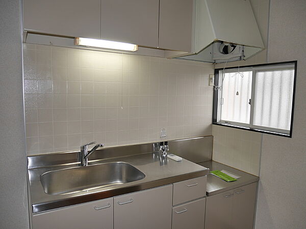画像4:水廻りが広く使いやすいキッチン＊ガスコンロ設置できます。