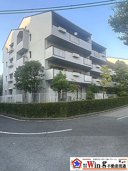 南西角部屋、日当たり・通風良好、4LDK、室内リフォーム歴有、対面式キッチン・勝手口有、全居室収納あり、浴室・お手洗い窓あり、3面バルコニー、敷地内駐車場空有、駅徒歩圏、近隣施設良好など魅力的です♪