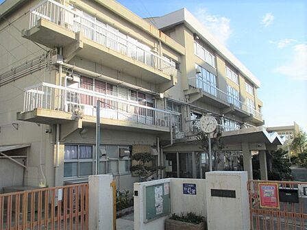 市立東舞子小学校 約620m
