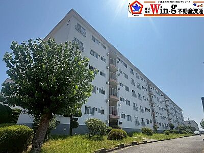 外観:南向き、最上階、日当たり・通風・眺望良好、3LDK、キッチン・浴室窓あり、全居室収納あり、バルコニー物入あり、近隣施設良好、子育て環境良好など魅力的です♪ 外観:南向き、最上階、日当たり・通風・眺望良好、3LDK、キッチン・浴室窓あり、全居室収納あり、バルコニー物入あり、近隣施設良好、子育て環境良好など魅力的です♪