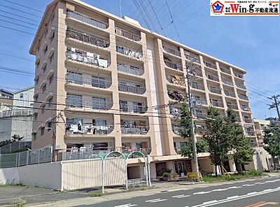 外観:昭和47年5月に建築の9階建て、エレベーター・防犯カメラ付のマンションです!JR舞子駅/山陽電鉄 舞子公園駅 バス5分・舞子坂3丁目バス停 徒歩1分の2WAY交通アクセス可能です♪ 外観:昭和47年5月に建築の9階建て、エレベーター・防犯カメラ付のマンションです!JR舞子駅/山陽電鉄 舞子公園駅 バス5分・舞子坂3丁目バス停 徒歩1分の2WAY交通アクセス可能です♪