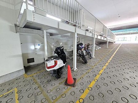 バイク置場もありますので大切なバイクをゆったりと置くことができますね!