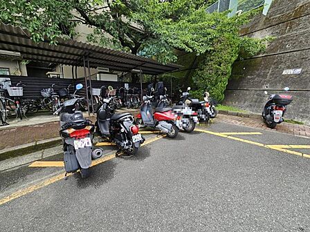 バイク置き場も確保されています。