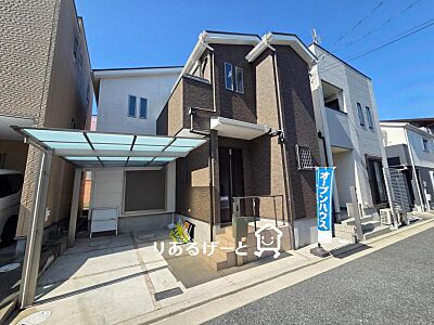 外観：シンプルなお家は、すっきりとしていてオシャレな印象ですね！