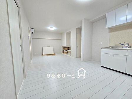 LDK16帖:広めのリビングはお友達が遊びに来た時も自慢の空間ですね!
