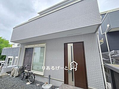 外観:シンプルなお家は、すっきりとしていてオシャレな印象ですね! 外観:シンプルなお家は、すっきりとしていてオシャレな印象ですね!