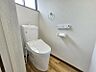 トイレ：清潔感のあるシンプルで使いやすいトイレです。