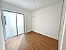 洋室：納戸5帖：大きな窓付きで、明るいお部屋です！