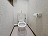 トイレ：ホワイトのトイレは清潔感があって気持ちいいですね♪