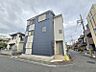 外観：前面道路広くてすっきりとした街並みです！