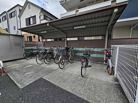 整理された駐輪場で自転車の出し入れもらくらく!