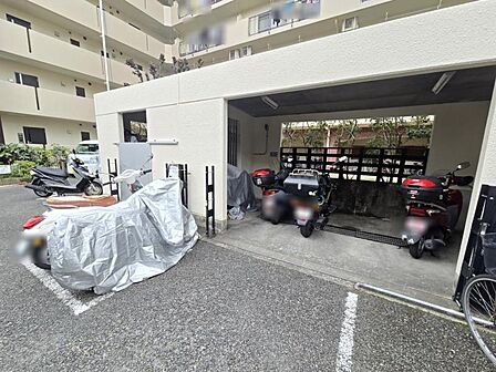 バイク置き場も確保されています☆