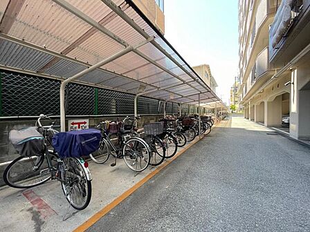 整理された駐輪場で自転車の出し入れもらくらく！