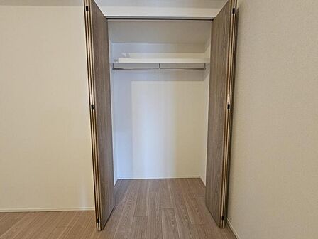 洋室5.9帖:各居室すべて収納付きでお部屋もすっきり使えますね!