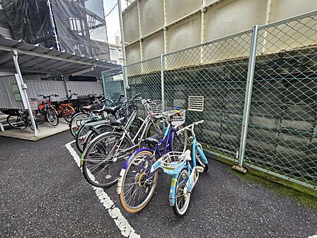 自転車置き場：管理が行き届いています。