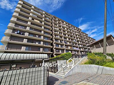 外観：周辺は豊かな緑が残る落ち着いた住宅街で、子育て環境としてもおすすめです！