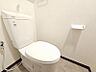トイレ：ホワイトのトイレは清潔感があって気持ちいいですね♪