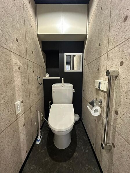 棚上収納があるトイレは使いやすくて便利なのが良いですね！