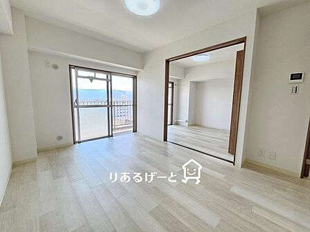 LDK11帖:明るく、解放感のあるリビングは家族の会話も弾みます!