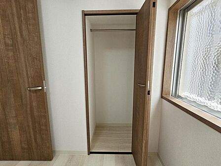 洋室5帖:全居室に収納が備え付けられています。