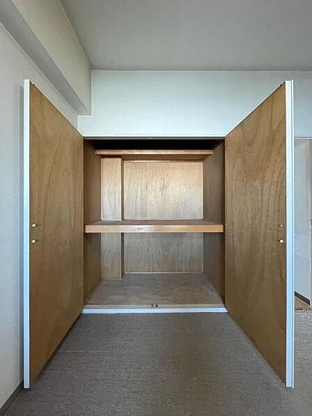 洋室:収納充実ですっきりと整頓されたお部屋作りが可能です!