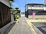 外観：車通りの少ない前面道路でお子様にも安心。