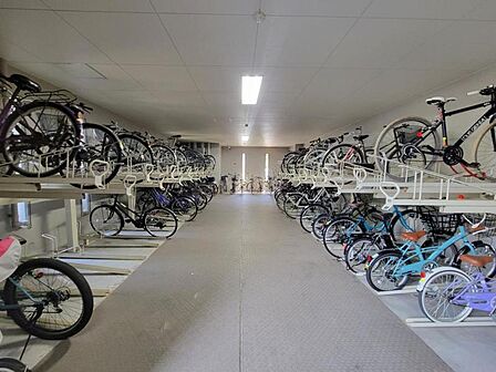 整理された駐輪場で自転車の出し入れもらくらく!