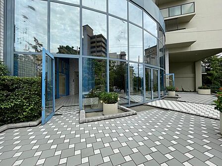 エントランスはいつもきれいに保たれています☆