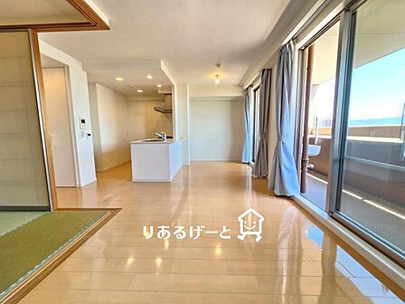 LDK16帖:たっぷり採光のはいる南向きのリビング!明るくて気持ちの良い空間!