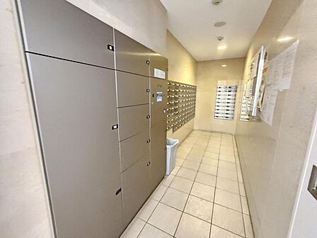 宅配BOX!不在時でも安心!人と顔を合わさずに受け取ることも可能です!