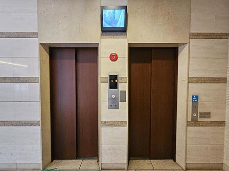 エレベーターは2基ありますので朝の忙しい時間帯もスムーズです。