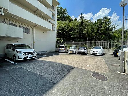 敷地内駐車場!最新の空き状況はお調べしますので、お気軽にお尋ねください。
