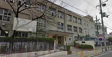 成育小学校
