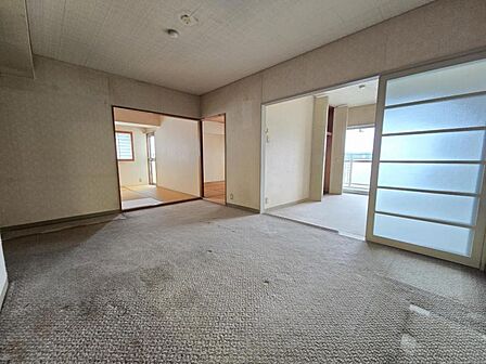 LDK12.9帖:隣接したお部屋とつなげて、リビングを広げるレイアウトも可能!